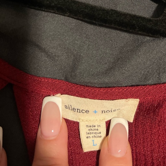 Red opened back blouse - Picture 2 of 4